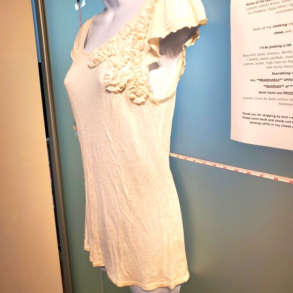 Elegant lightweight top w/ ruffles and pearl like beads. Stretchy. - Picture 4 of 10